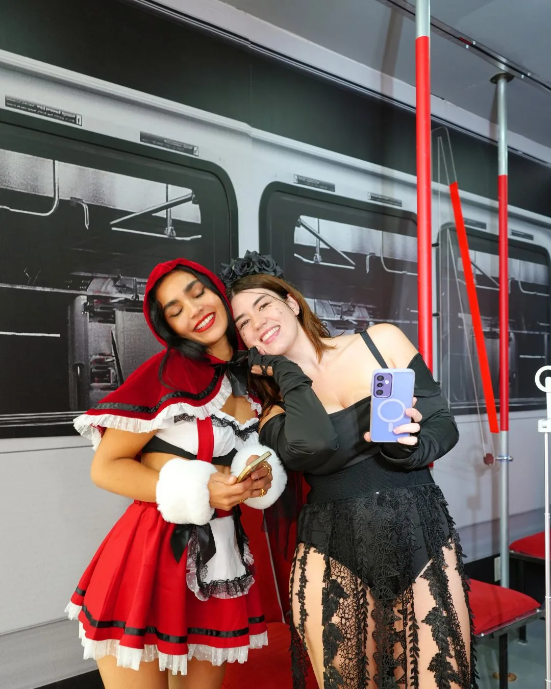 friends-selfie-halloween-costumes-subway-set-sf6ix-gta
